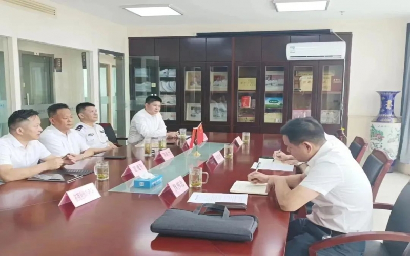 省工商聯(lián)黨組書(shū)記徐國(guó)龍走訪商業(yè)地產(chǎn)商會(huì)，提出創(chuàng)新發(fā)展思路